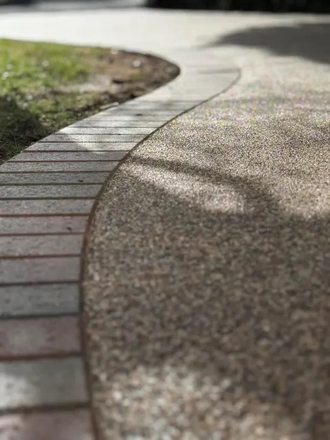 Aggregate driveway surface with block paving border