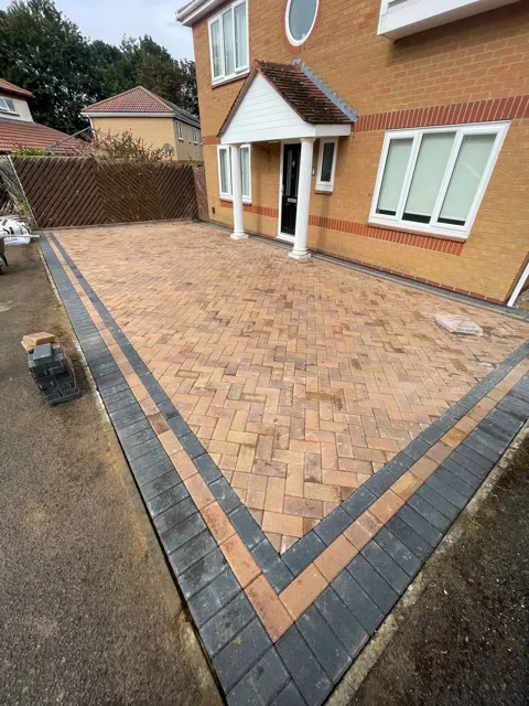 Brindle block paving driveway with charcoal border