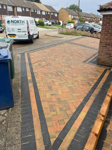 Brindle block paving driveway with charcoal border